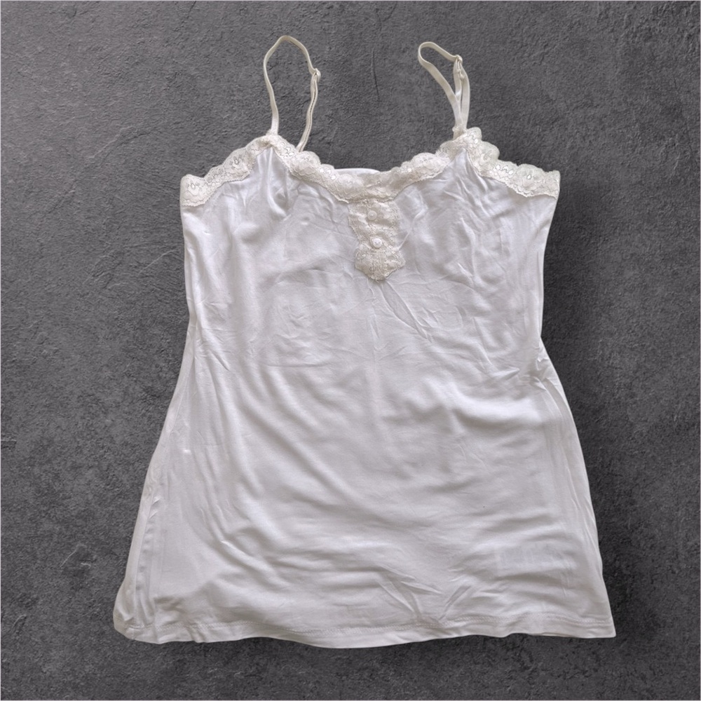 NWOT Cami Top camisole Built In Bra Love to Lounge Elegant White Lace Trim 8
